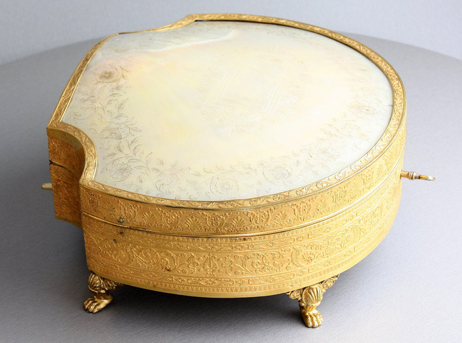 A highly desirable and fine antique gilt metal and silver-gilt Palais Royale musical necessaire