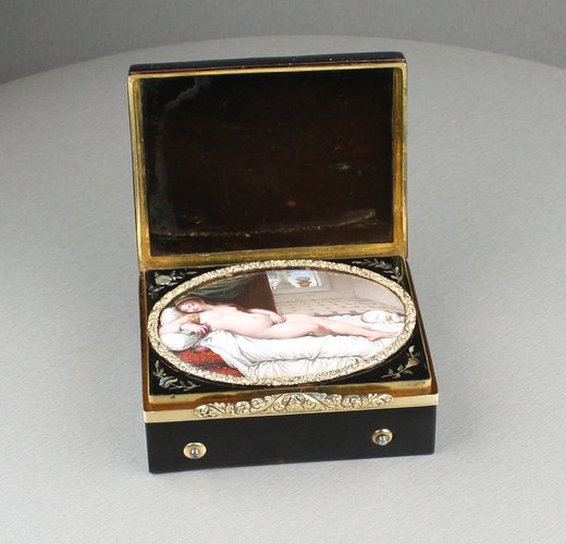 Antique Musical snuffbox, with hidden erotic pictorial enamel of Venus Urbino