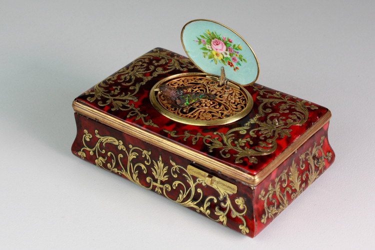 Antique silver gilt and tortoiseshell sarcophagus-form singing bird box, by E. Flajoulet retailed by Juvenia